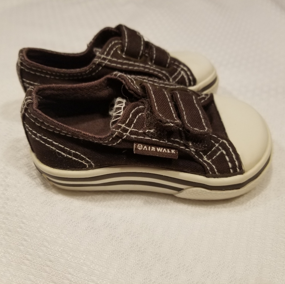 Toddlers Airwalk Brown Shoes Size 2